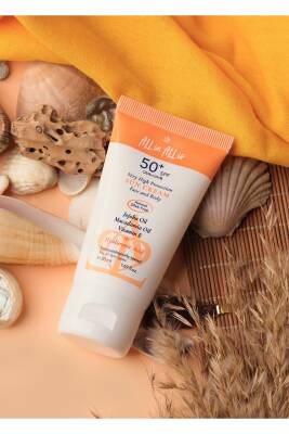 Hyalüronik Asit Ve Jojoba Yağı Içeren Spf 50+ Tüm Ciltler Için Yüksek Korumalı Güneş Kremi - 1